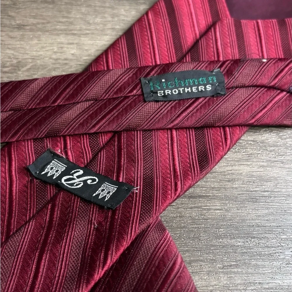 Elegant Maroon Striped Tie